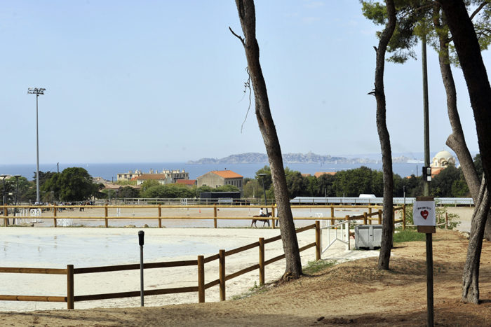 Les lieux de tournage extérieurs - Page 7 Centre-equestre-marseille-pastre-faire-du-cheval-a-marseille-700x467