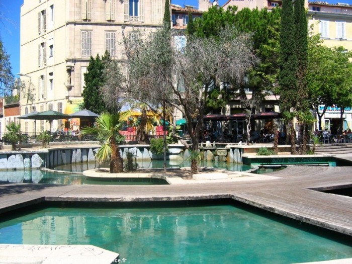 Fontaine du Cours Julien à Marseille Fontaine du Cours Julien à Marseille