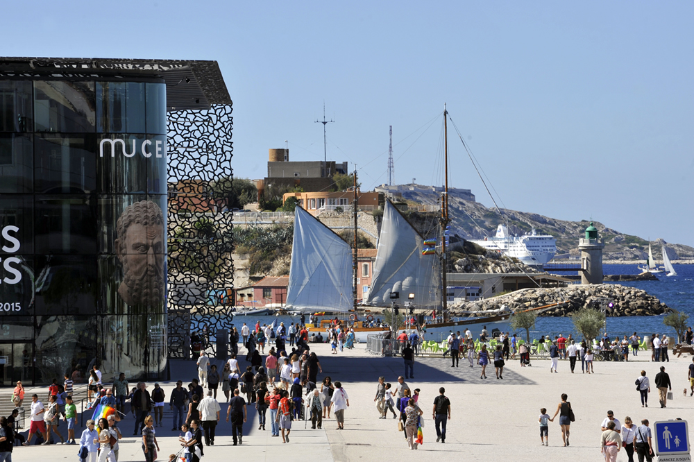 Esplanade J4, Promenade Robert Laffont