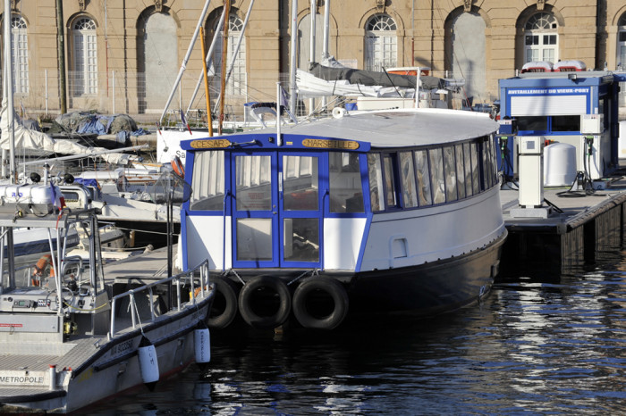 Ferry Boat de Marseille, le César, Place de la Mairie > Place aux Huiles Ferry Boat de Marseille, le César, Place de la Mairie > Place aux Huiles