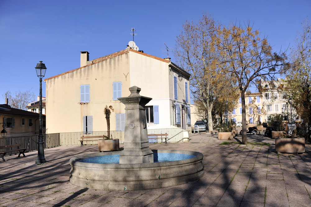Fontaine Lavoir de la Place des Moulins