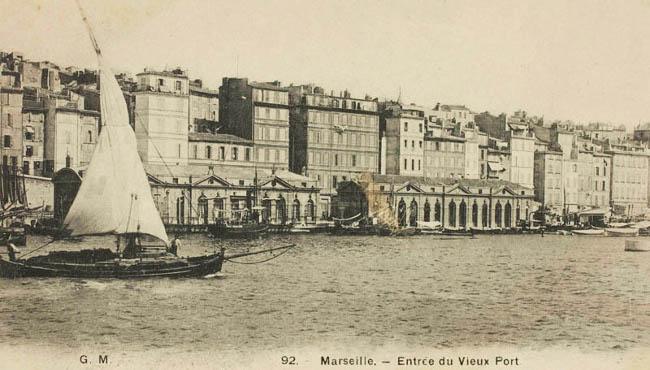 Entrée du Vieux Port (consigne sanitaire)