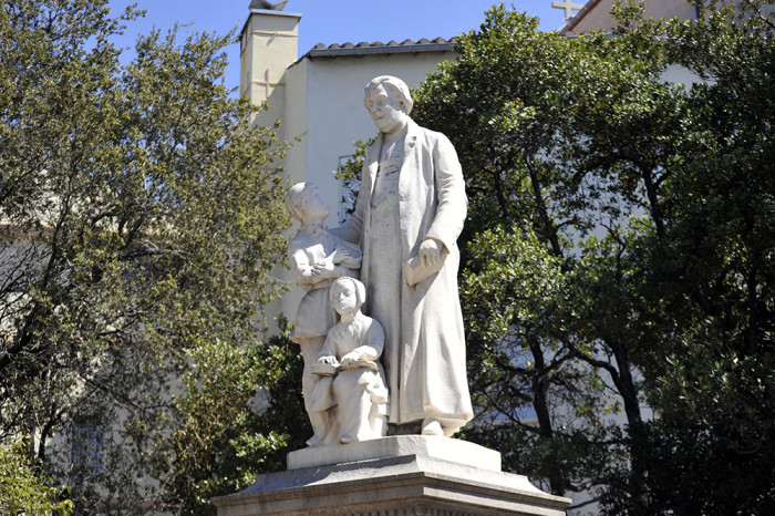Monument à la mémoire de Dassy dans le Jardin Puget, Marseille Monument à la mémoire de Dassy dans le Jardin Puget, Marseille