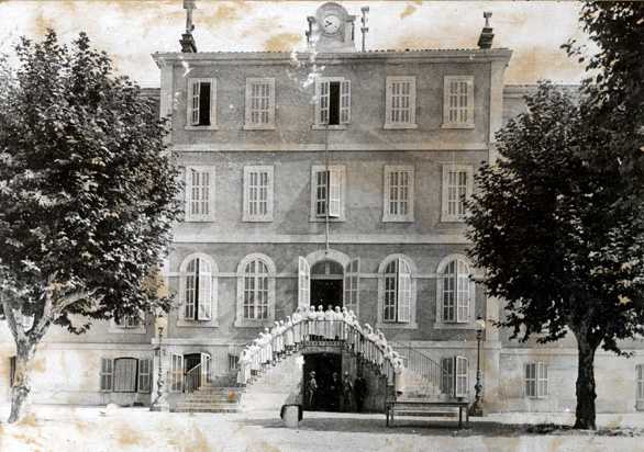 Maternité de la Belle de Mai, Villages Clubs du Soleil