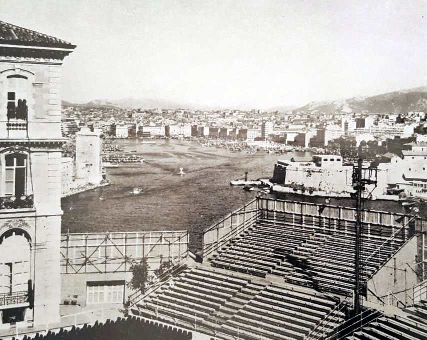 Théâtre aux Étoiles du Pharo, scène en plein air de 3 000 places