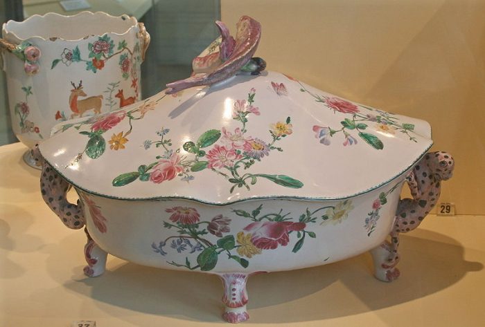 Musée de la faïence, terrine oblongue , Ateliers de la Veuve Perrin, Reine de la Faïence, Montredon, Marseille Ateliers de la Veuve Perrin, Reine de la Faïence, Montredon, Marseille
